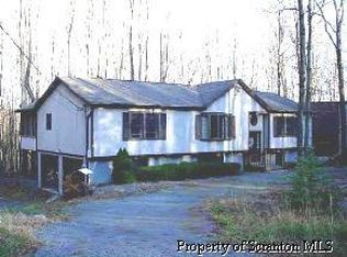 408 Lakeview Dr, Lake Ariel, PA 18436