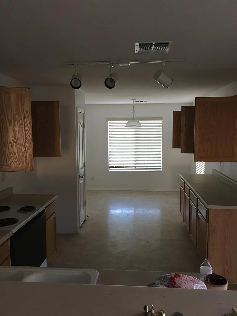3 bed, 1277 sqft, $1,700 — Photo 3