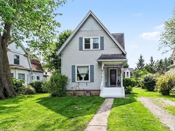 222 Monroe St, Saline, MI 48176