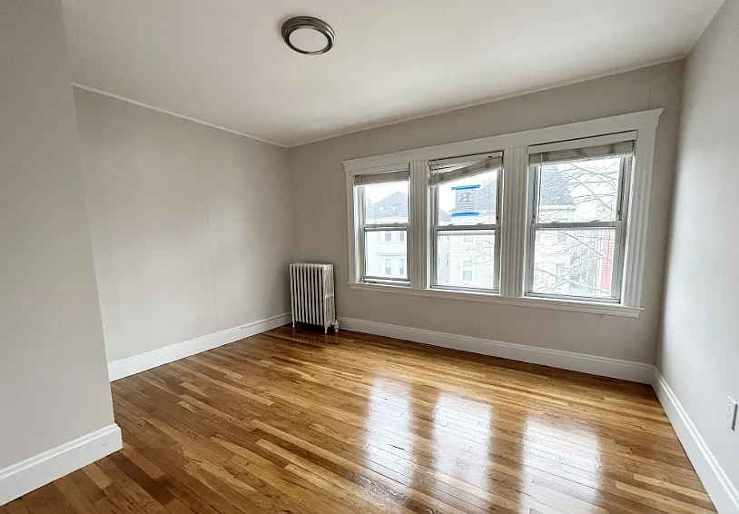 4 bed, $5,300 — Photo 4