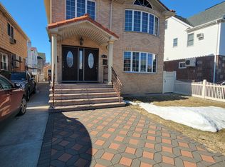 5836 146th St, Flushing, NY 11355