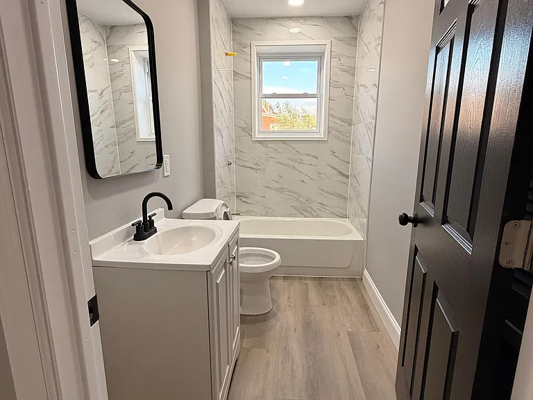 516 E Marshall St #1 — Photo 3