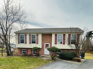 10728 Greenwich Dr, Williamsport, MD 21795