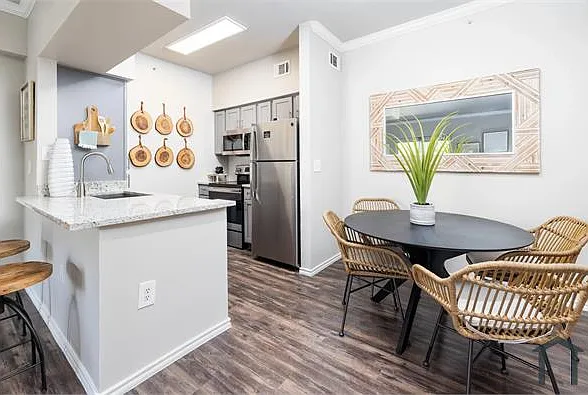 1 bed, 499 sqft, $899 — Photo 4