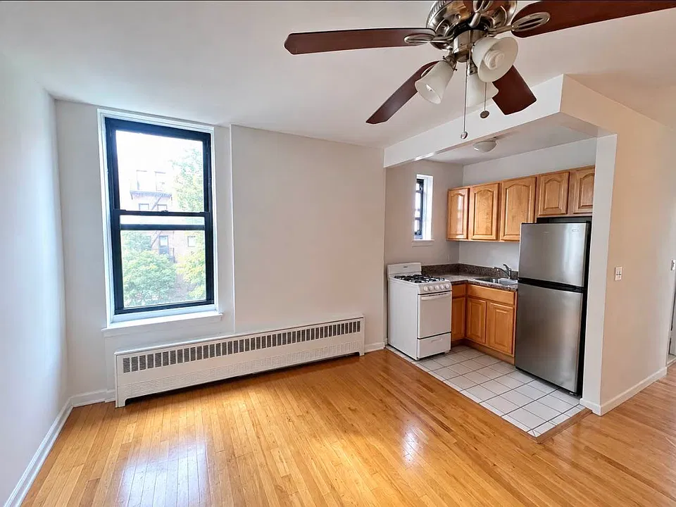 70 W 71st St #4D