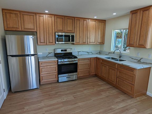5th image of 2910 E 16th St #C