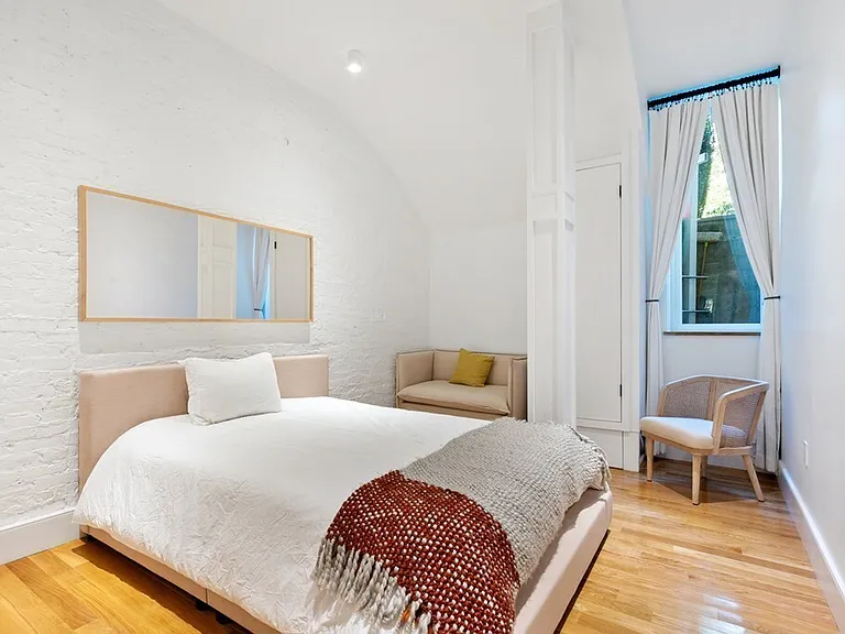 15 Regent Cir — Photo 6