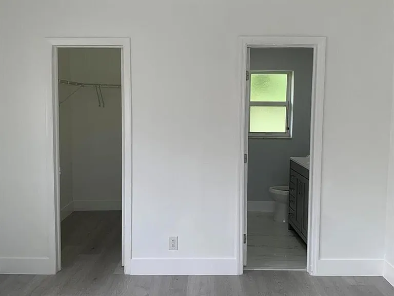 4005 NW 76th Ave — Photo 25