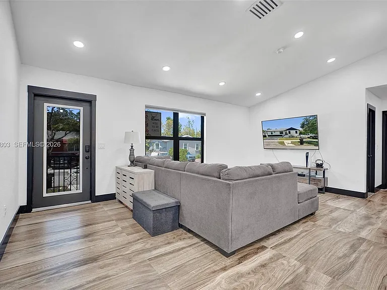 9750 SW 211th St — Photo 15