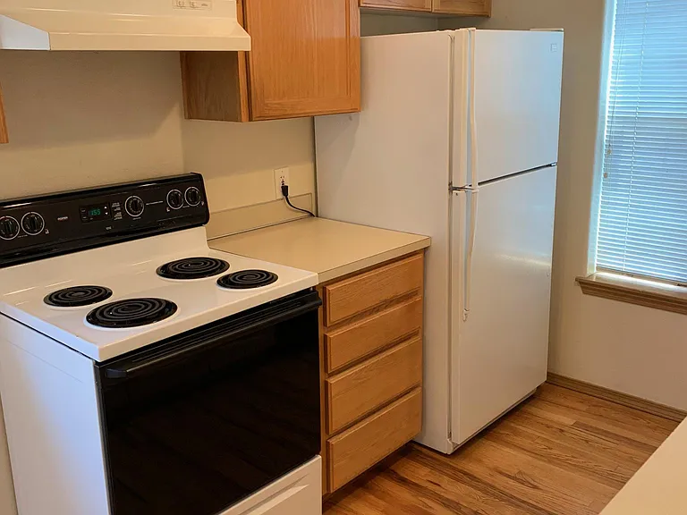 720 E Hereford St — Photo 3