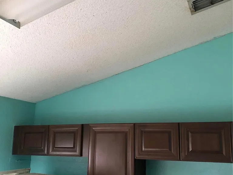 422 Rollins Dr — Photo 5