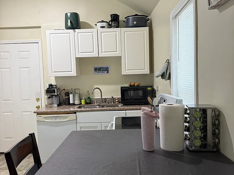 1328 Camden Ave — Photo 19
