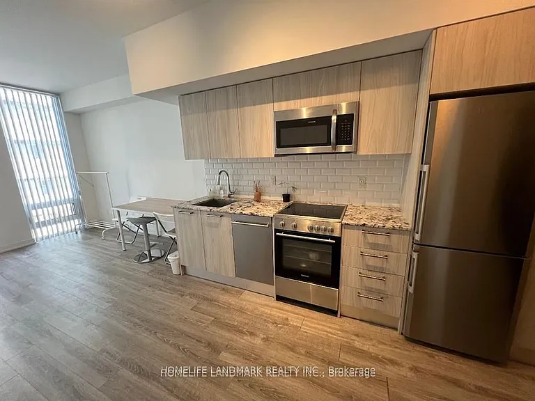 28 Wellesley St E #605 — Photo 11