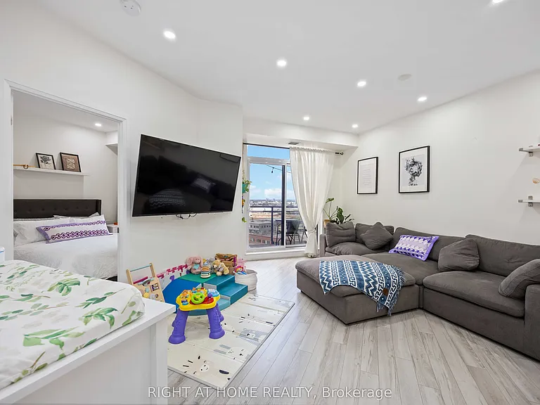 1060 Sheppard Ave W #1521 — Photo 37