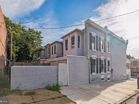 4th image of 301 N Franklin St