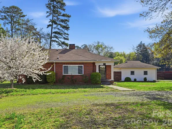 555 Peigler St NW, Concord, NC 28027