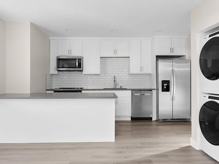 Sunset Cliffs Apartments — Photo 25