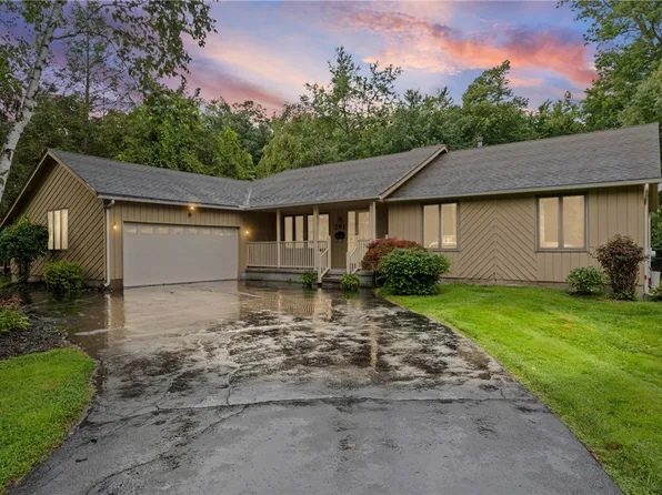 291 Creighton Ln, Rochester, NY 14612