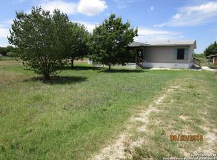 555 County Road 570, Devine, TX 78016