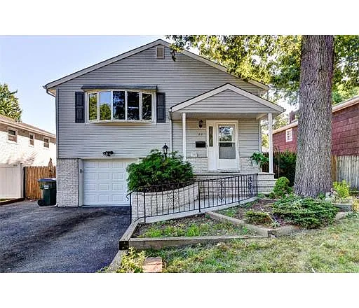 22 Drummond Ave photo 1