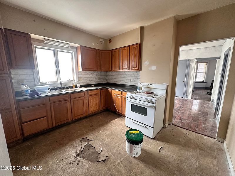 5th image of 103 Porter Street