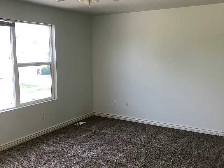 2272 E Hawthorne St — Photo 20