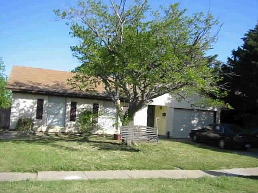 3rd image of 1525 Kingston Dr