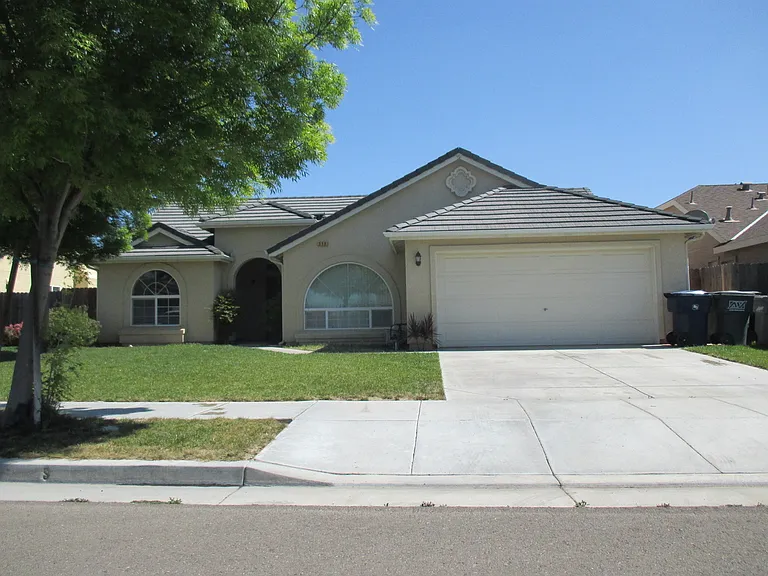 550 Castlerock Ave — Photo 1