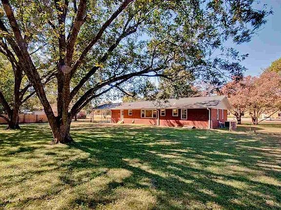 Rear Yard -- fully fenced