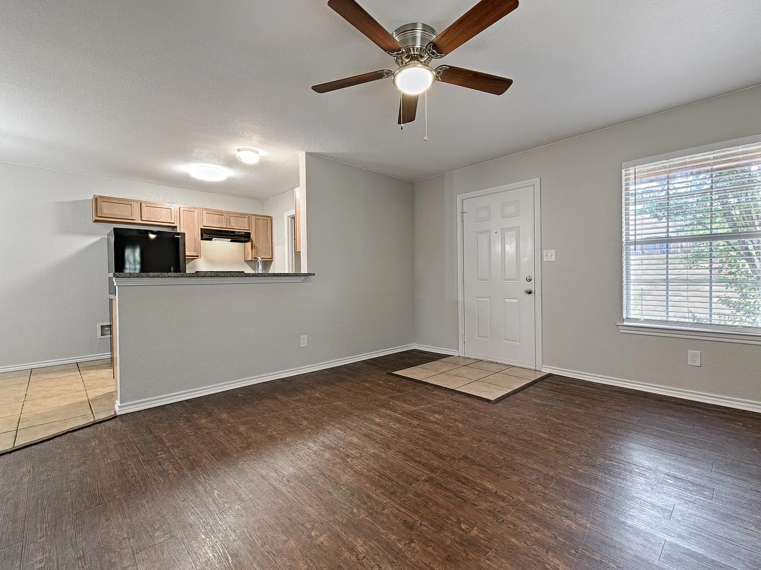 3 bed, 1127 sqft, $1,550 — Photo 4