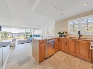 150 24th St #604, West Vancouver, BC V7V4G8