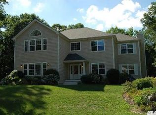 5 Davis Ct, Mount Sinai, NY 11766