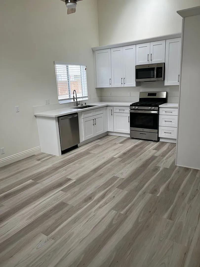 Hillandale Palms — Photo 2