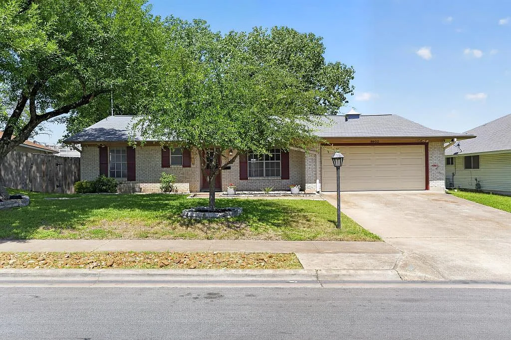 4 bed, 2.0 bath, 1518 sqft, $2,400 — Photo 2