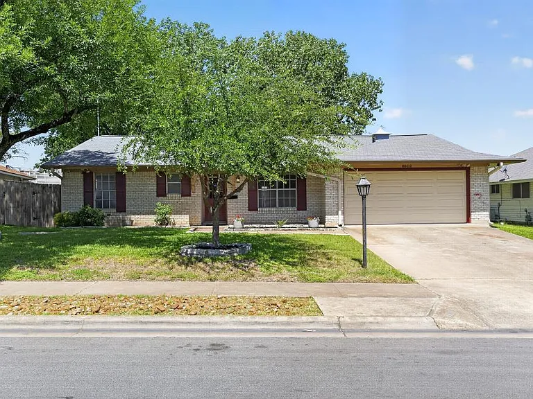 8602 Colonial Dr — Photo 2