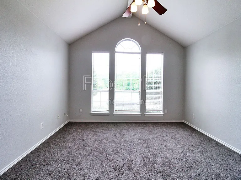 8435 Creekside Cir — Photo 13