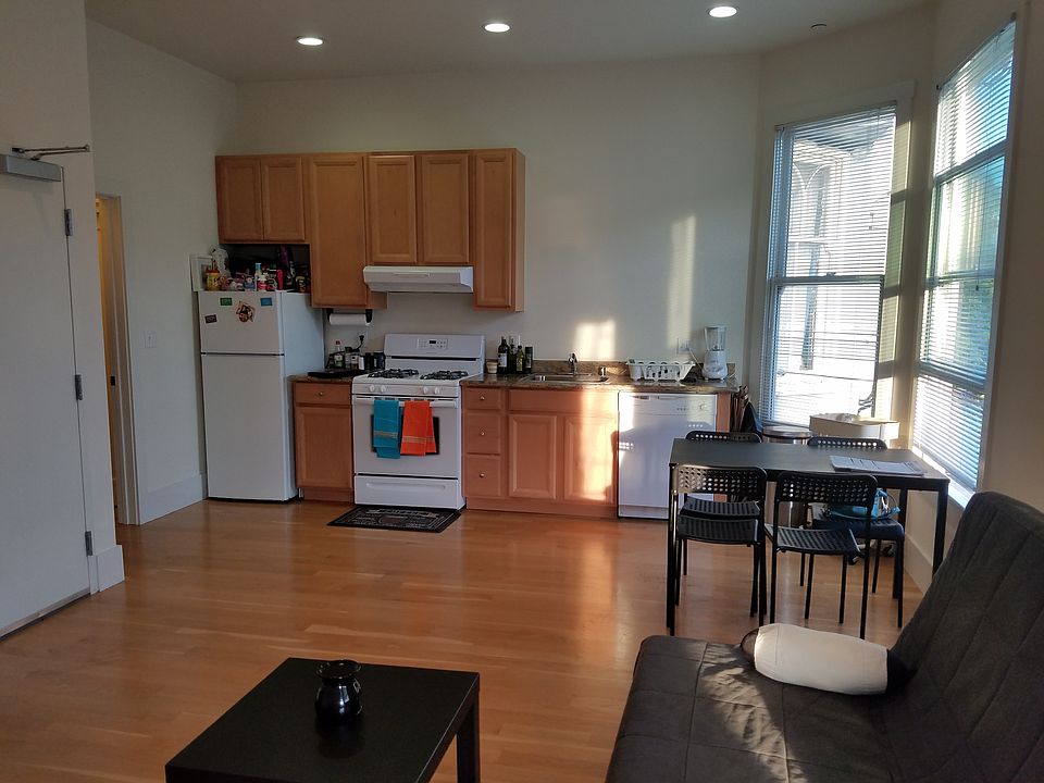 2nd image of 466 Frederick St