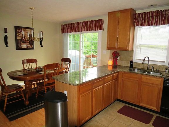 5th image of 229 Scottdale Dr