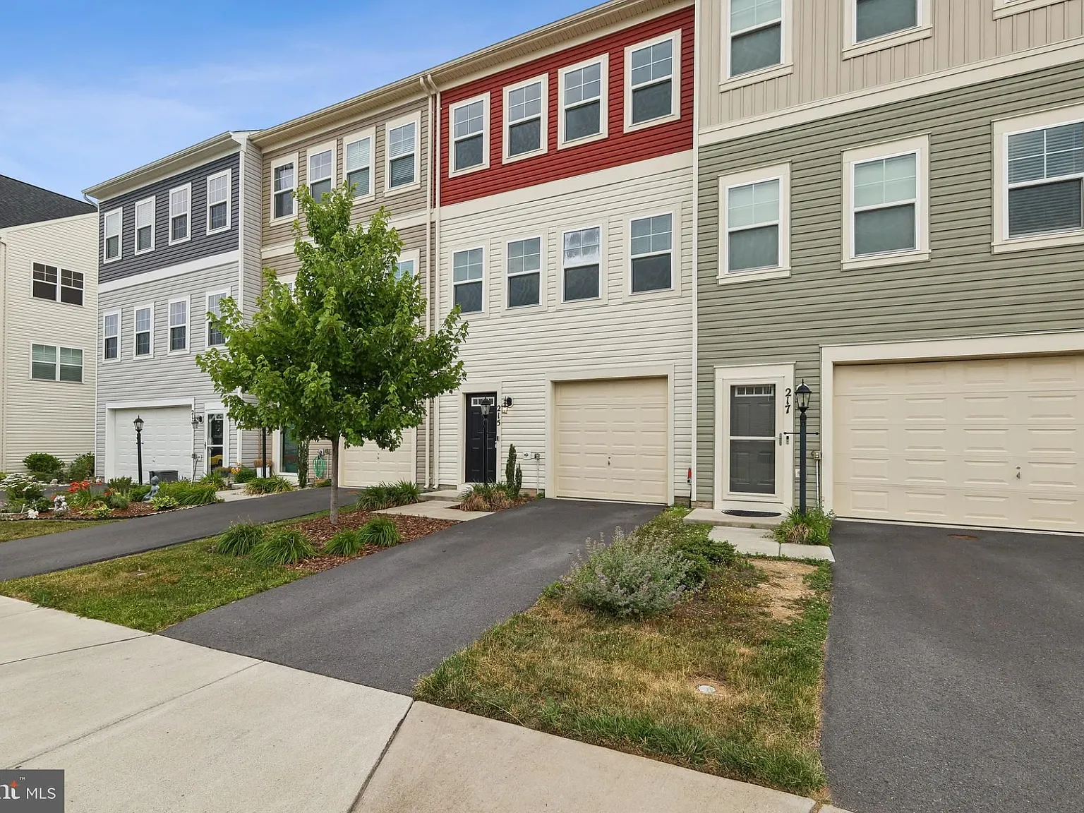3 bed, 2.5 bath, 2131 sqft, $2,150 — Photo 1