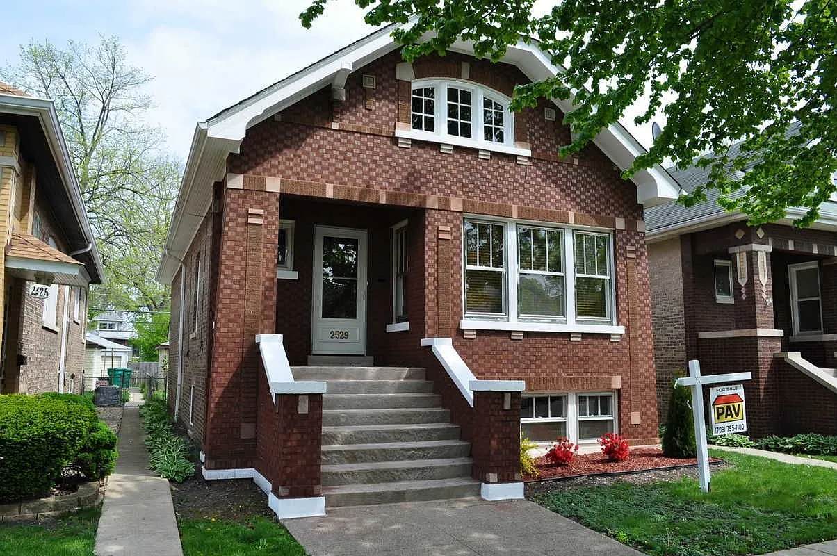 2529 Wesley Ave photo 1