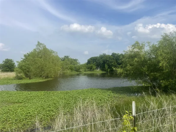 394 Emerald Glenn Ln, Pilot Point, TX 76258