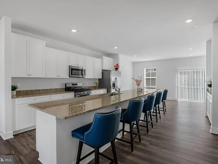 4165 Brodie Pl — Photo 2