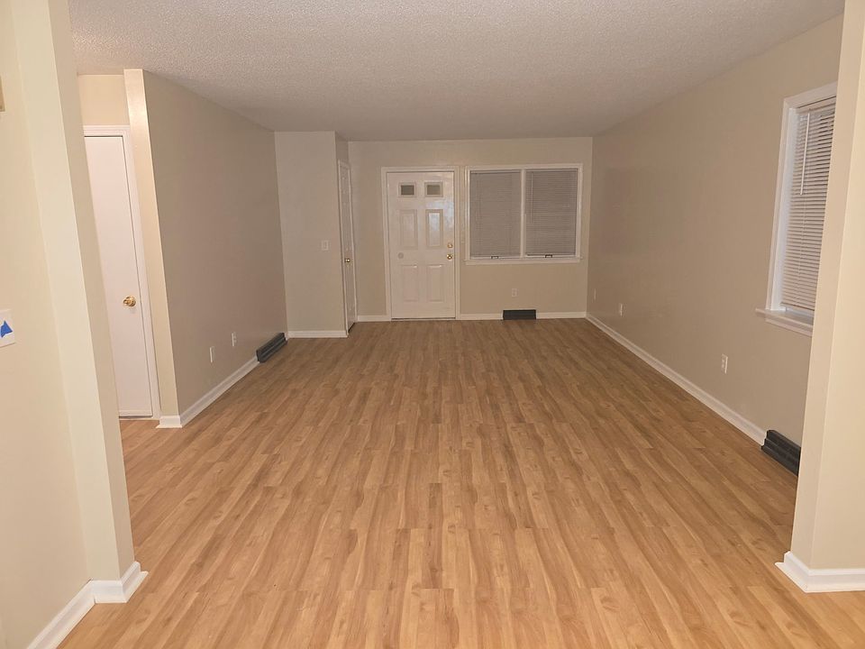 1st image of 20-22 Wedgewood Cir #20