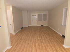 20-22 Wedgewood Cir, Springfield, MA