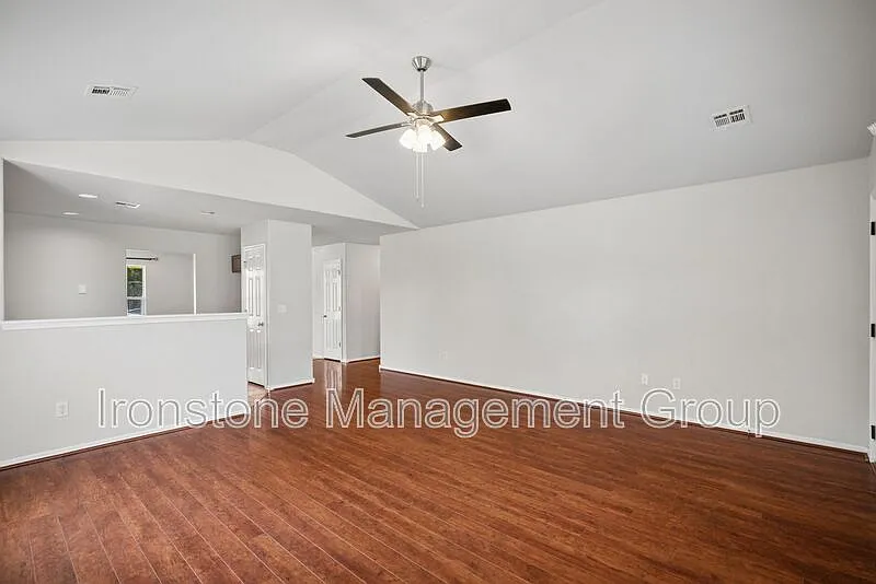 3 bed, 2.0 bath, 1454 sqft, $1,795 — Photo 4