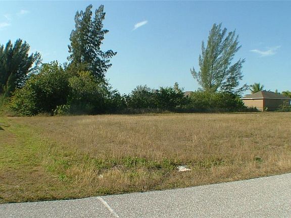 3rd image of 208 NW 23rd Ter