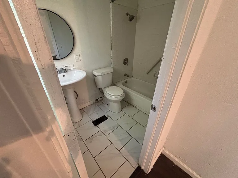 245 E Young Pl — Photo 6