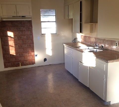 3rd image of 4946 Gloria Dr