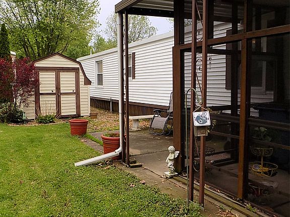 5th image of 406 Carriage Lane Est