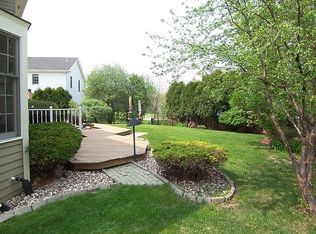 408 Yorkshire Ct, Grayslake, IL 60030